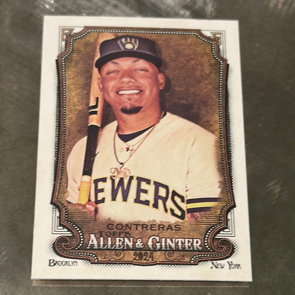 Topps Blue and Yellow Accents Baseball Card